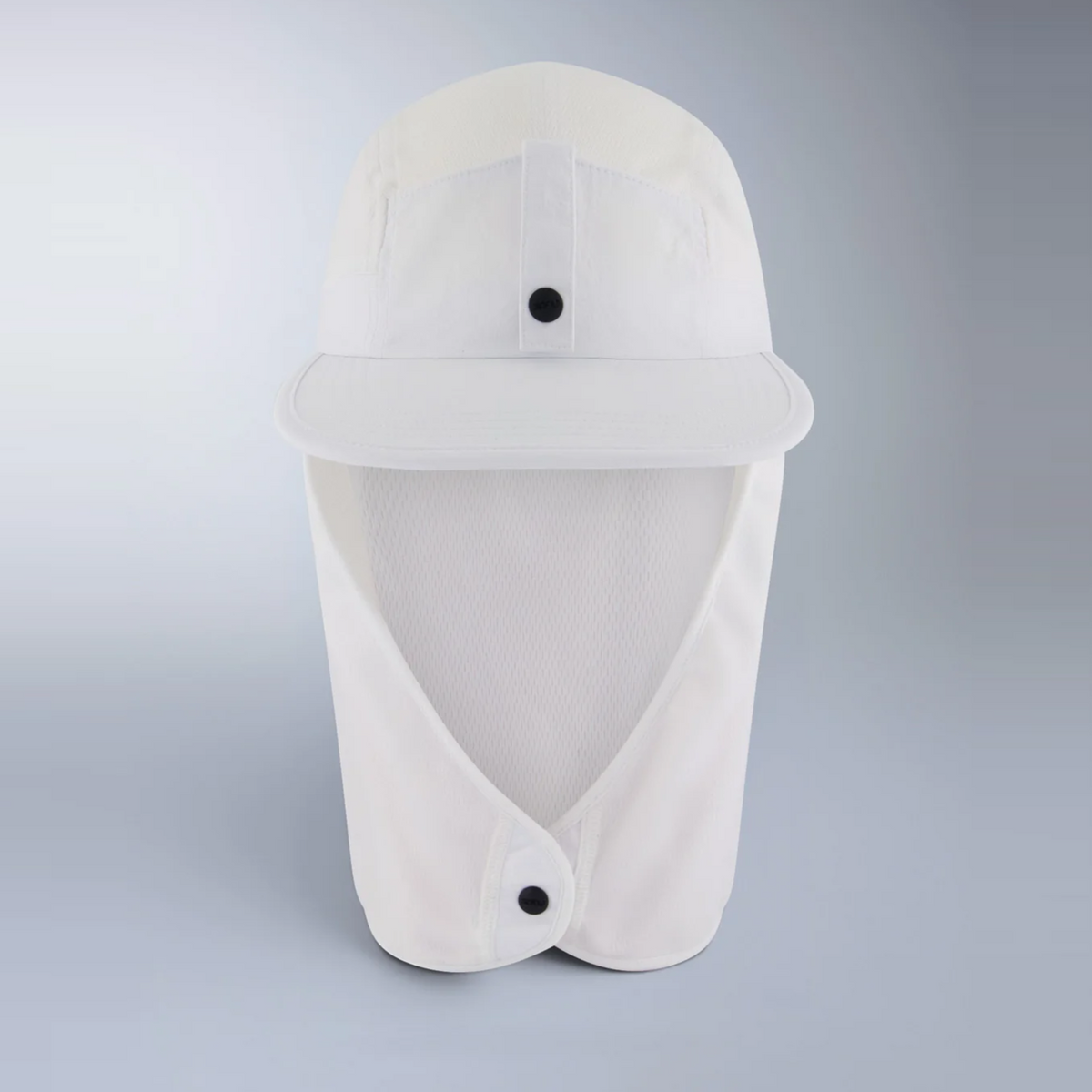 2XU Trail Legionnaire Cap | White / White