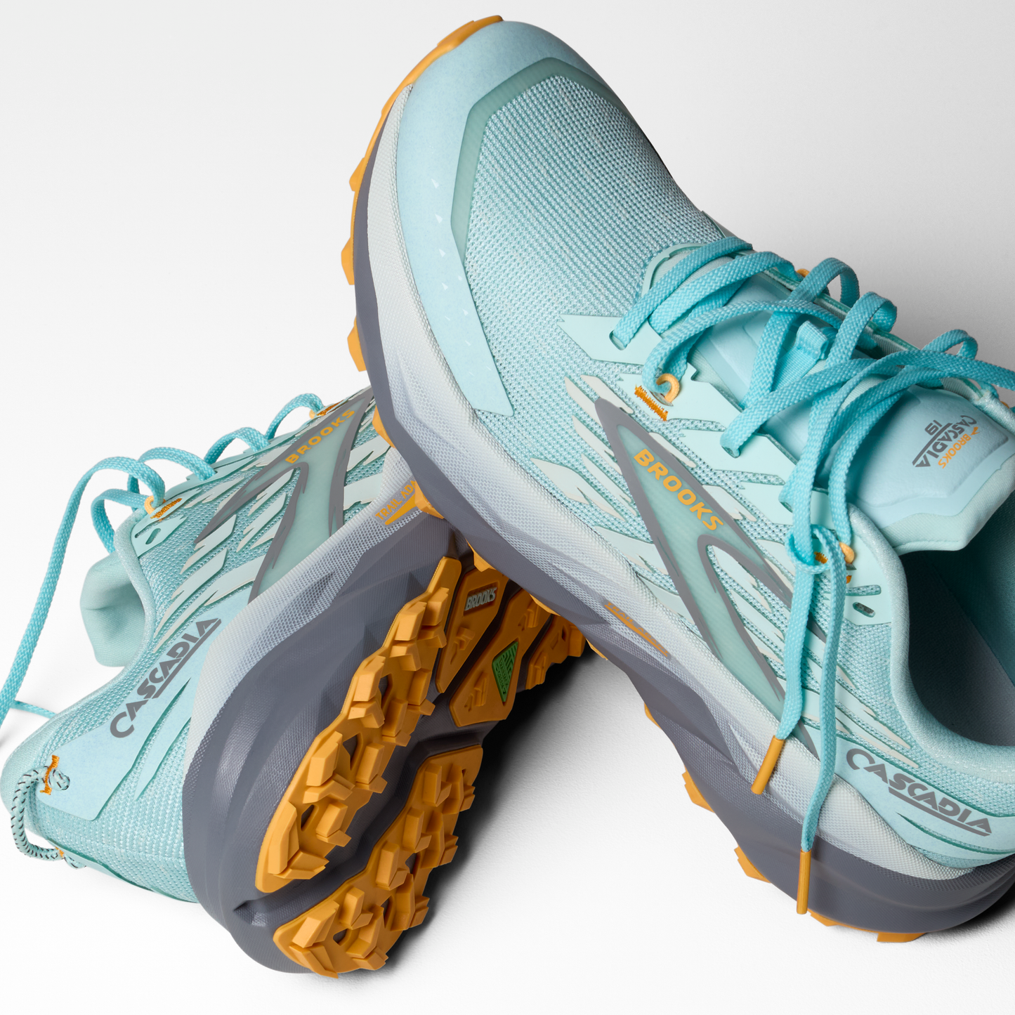 Brooks Cascadia 19 Wide | Clearwater / Primer Grey | Womens