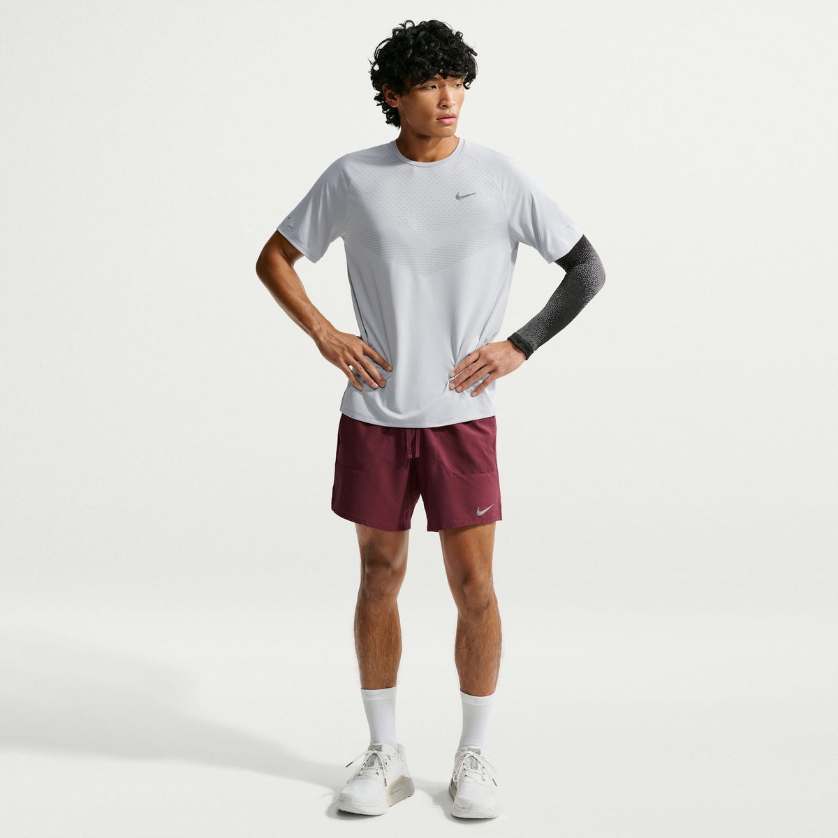 Nike Stride Tee | Grey Fog / Reflective Silver | Mens