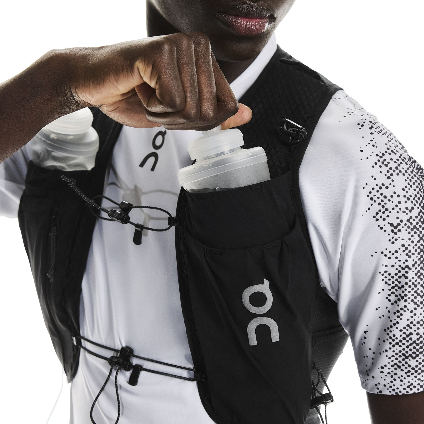 On Ultra Vest Pro | Black