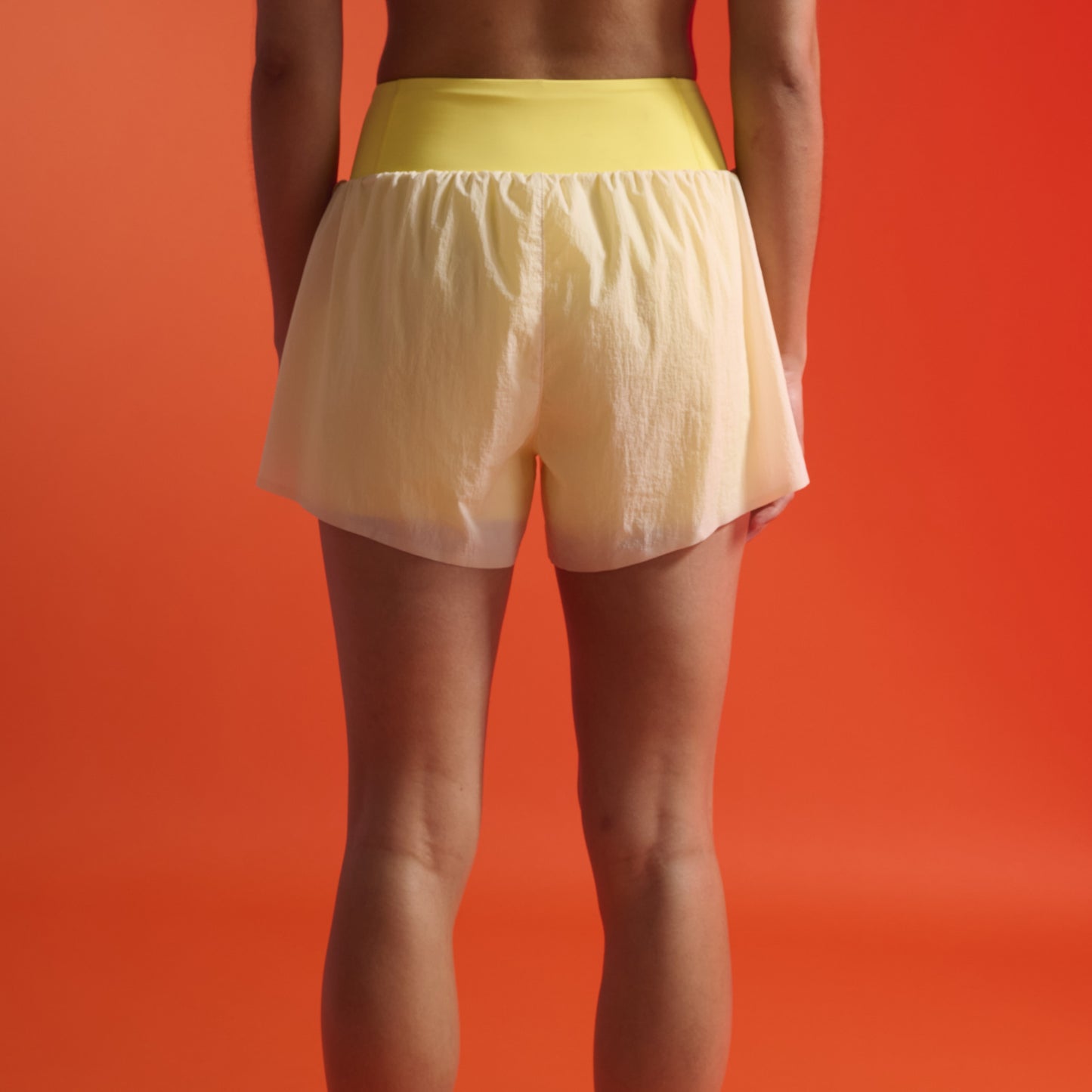 2XU Aero Hi-Rise 2-in-1 Shorts | Fog / Wattle Mist Reflective | Womens