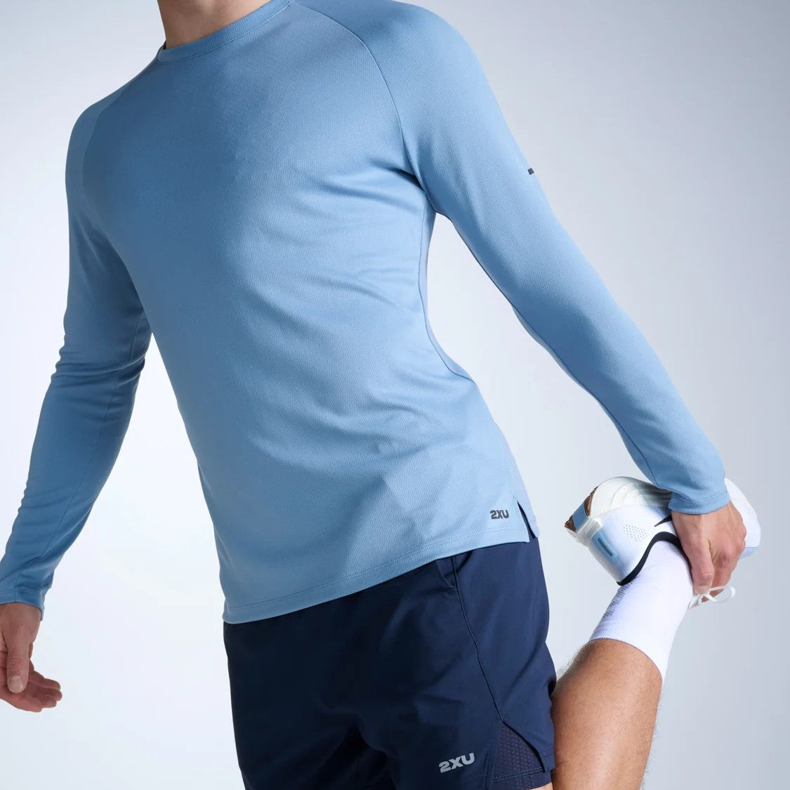 2XU Aero Mesh Long Sleeve Tee | Blue Shade / Black Reflective | Mens