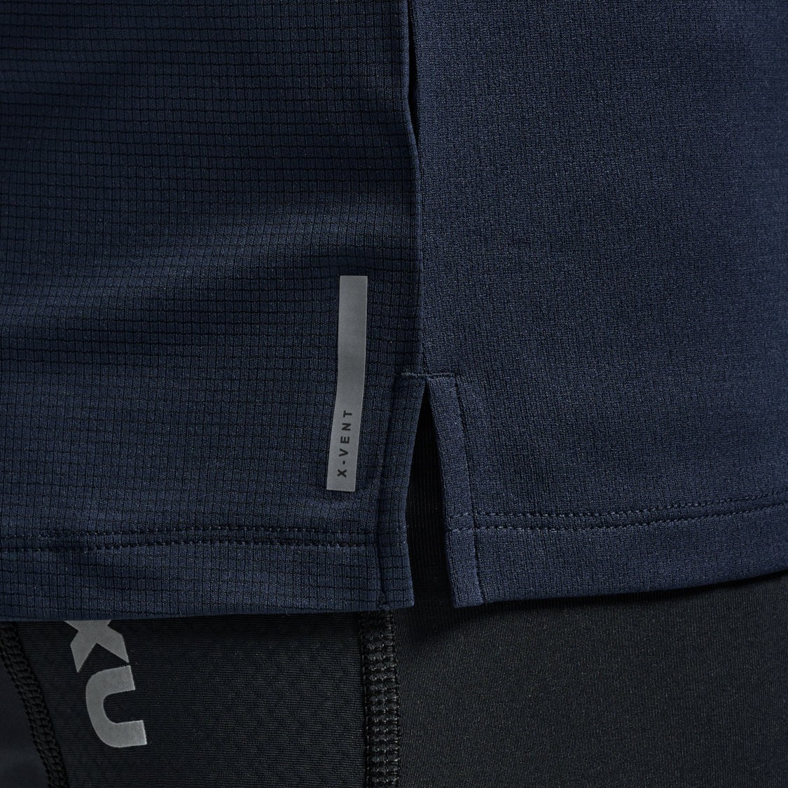 2XU Aero Mesh Long Sleeve Tee | Midnight / Silver Reflective | Mens