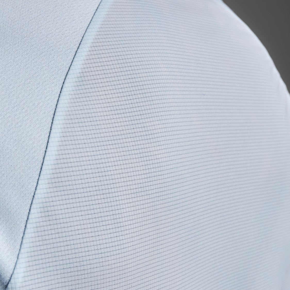 2XU Aero Mesh Long Sleeve Tee | Moonstone / Black Reflective | Mens