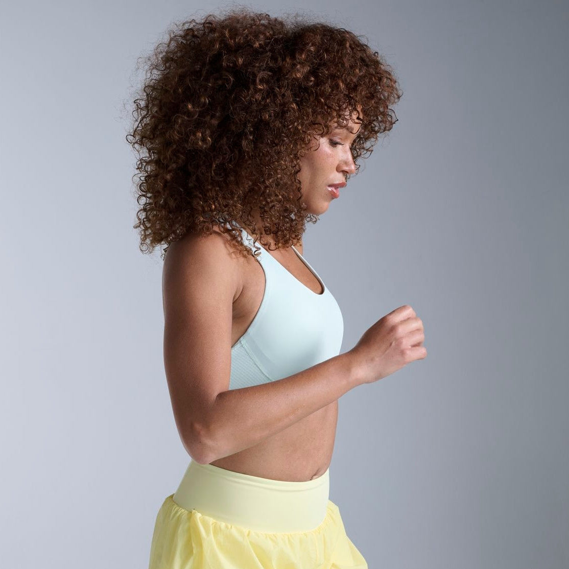 2XU Aero Mesh Medium Impact Bra | Mint / Dust Reflective | Womens