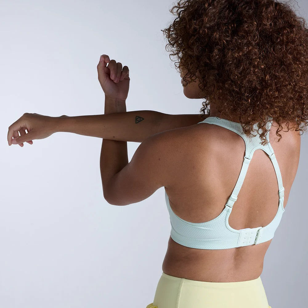 2XU Aero Mesh Medium Impact Bra | Mint / Dust Reflective | Womens