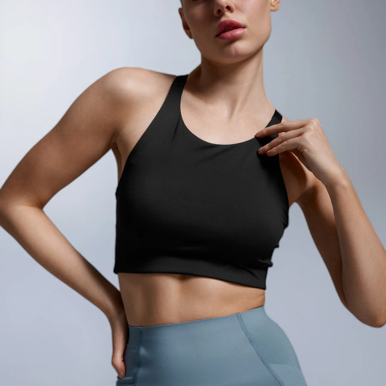 2XU Aero Trail Medium Impact Bra | Black / Black Reflective | Womens