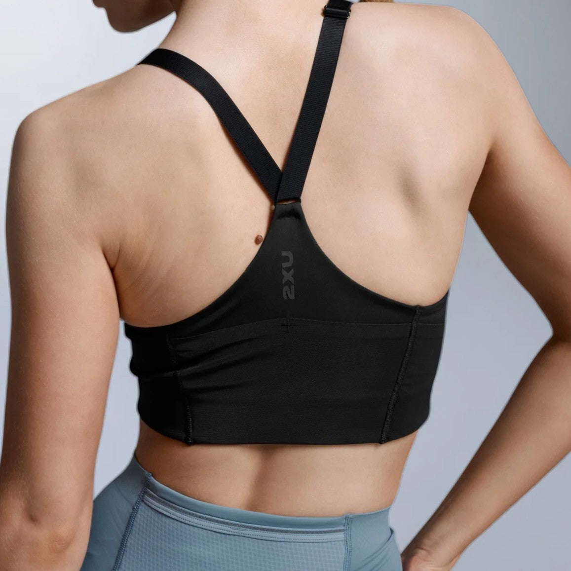 2XU Aero Trail Medium Impact Bra | Black / Black Reflective | Womens