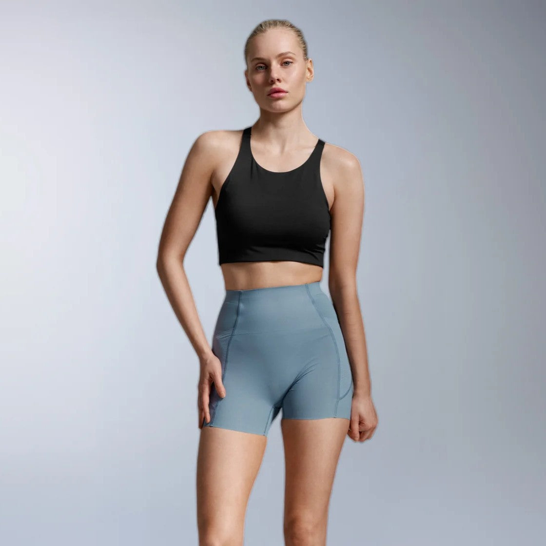 2XU Aero Trail Medium Impact Bra | Black / Black Reflective | Womens