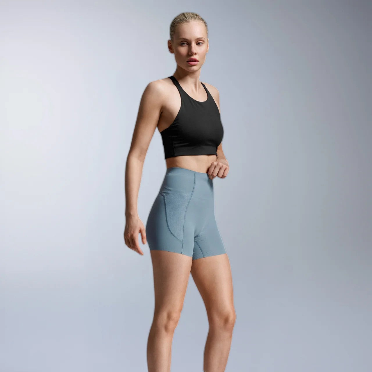 2XU Aero Trail Medium Impact Bra | Black / Black Reflective | Womens