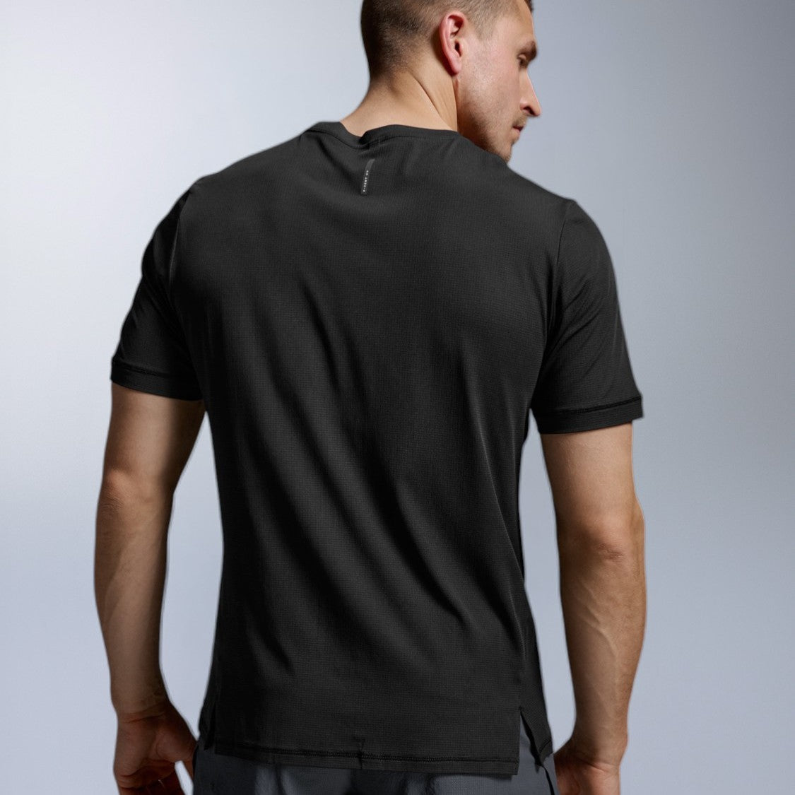 2XU Aero Trail Tee | Black / Black Reflective | Mens