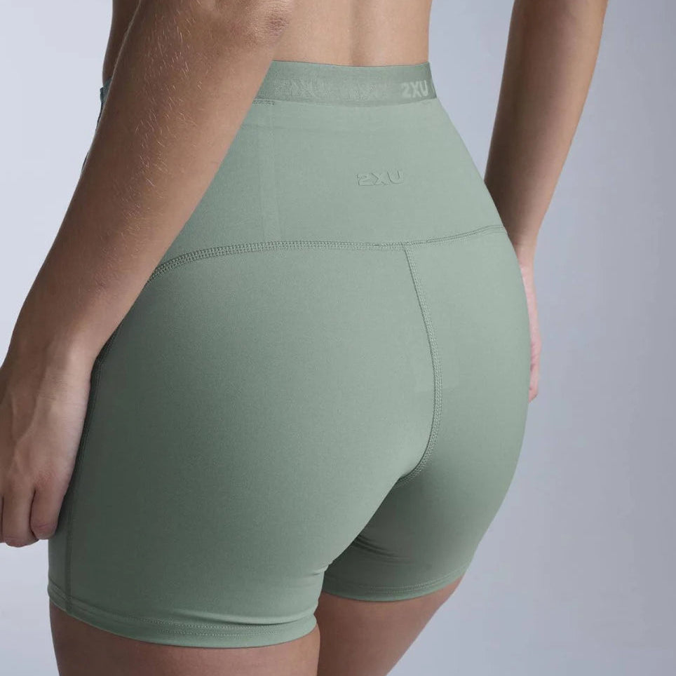 2XU Form Stash Hi-Rise 4" Compression Short | Fern | Womens