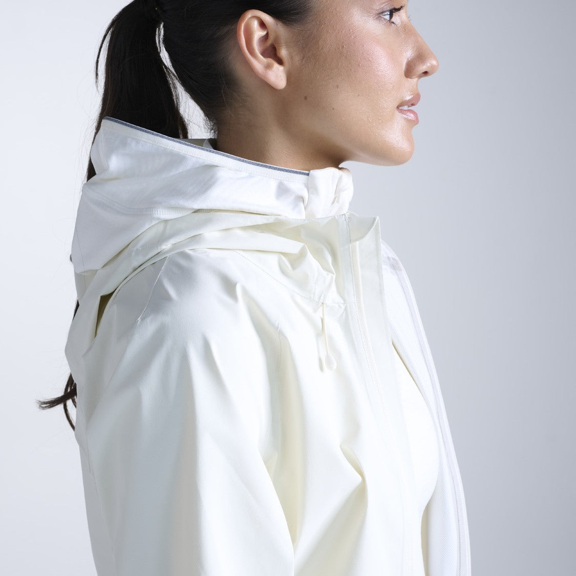 2XU Ignition Shield Waterproof Jacket | Chalk / White Reflective | Womens