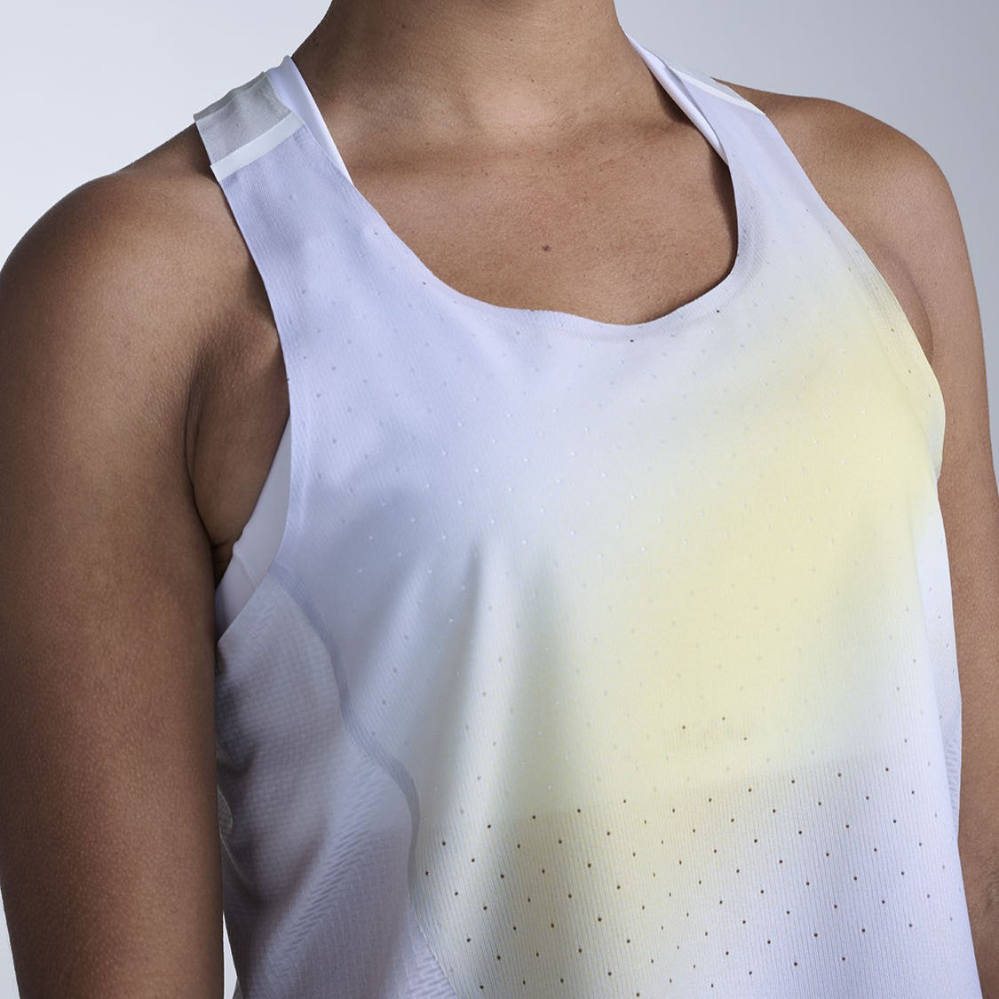 2XU Light Speed React Crop Singlet | Lemon Mist / White Reflective | Womens