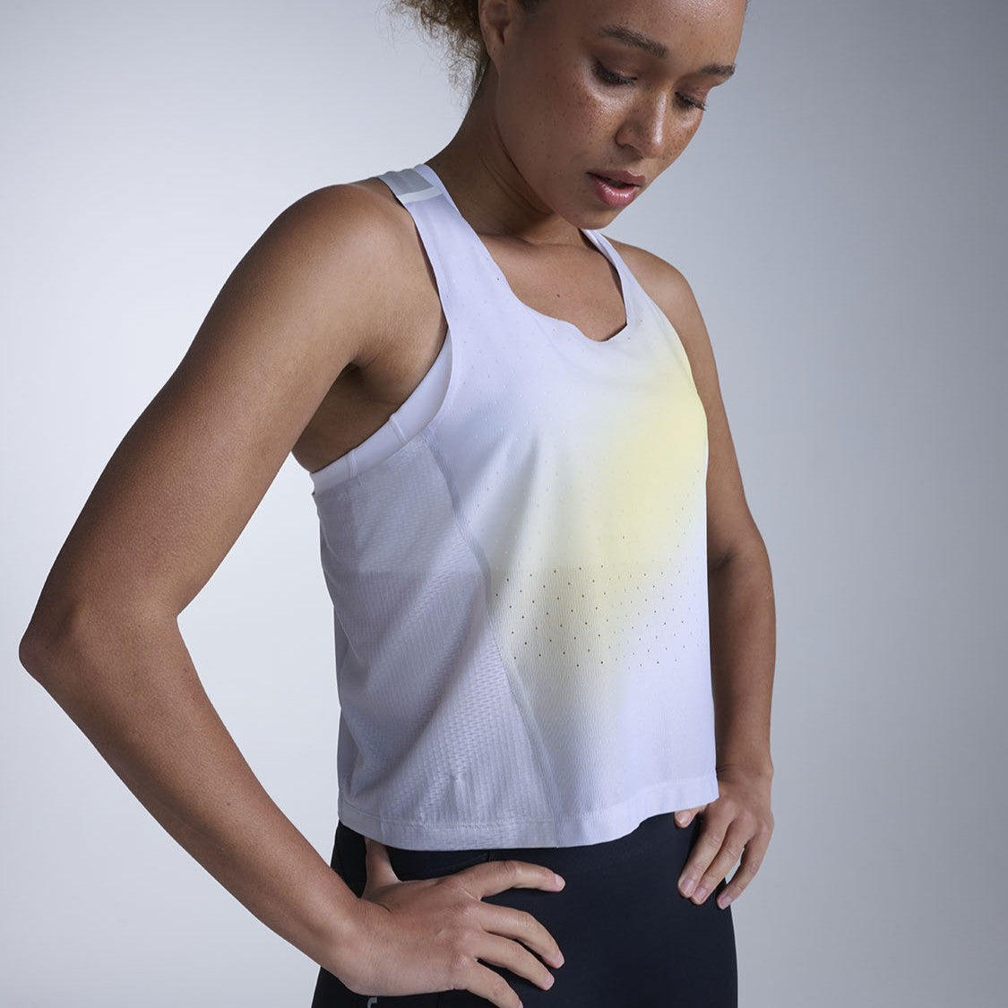 2XU Light Speed React Crop Singlet | Lemon Mist / White Reflective | Womens