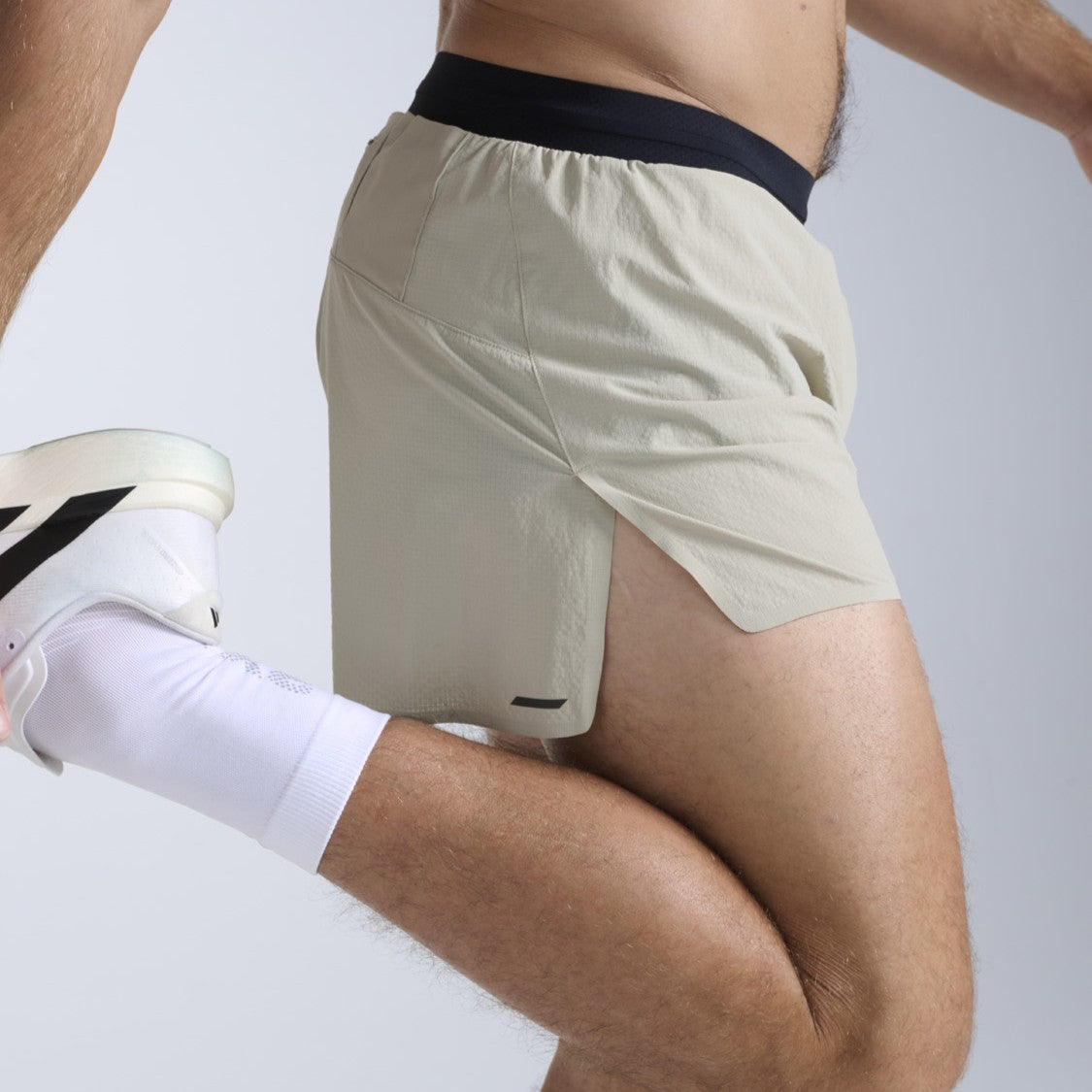 2XU Light Speed Stash 5 Inch Short | Pebble / Black Reflective | Mens