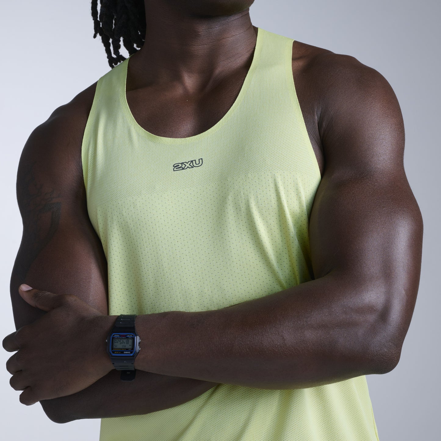 2XU Light Speed Tech Singlet | Cool Matcha / Black Reflective | Mens