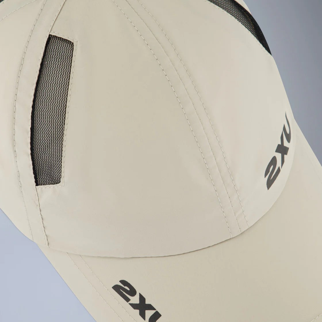2XU Run Cap | Pebble / Black