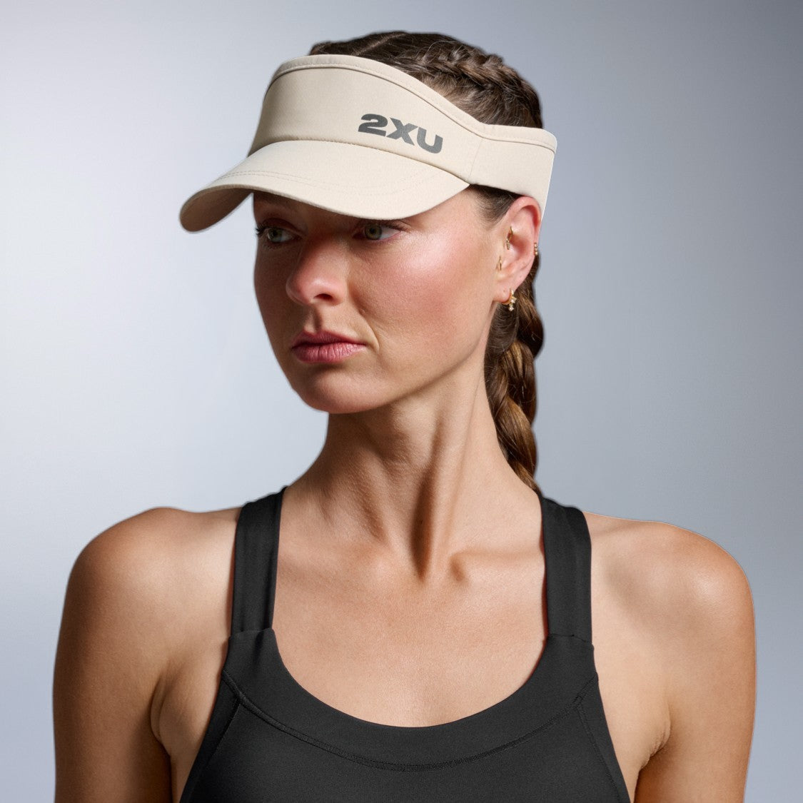 2XU Run Visor | Pebble / Black