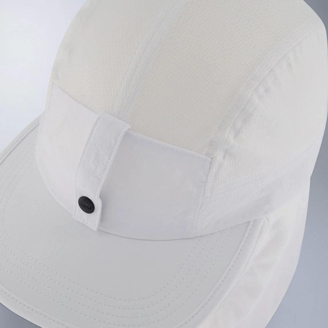 2XU Trail Legionnaire Cap | White / White