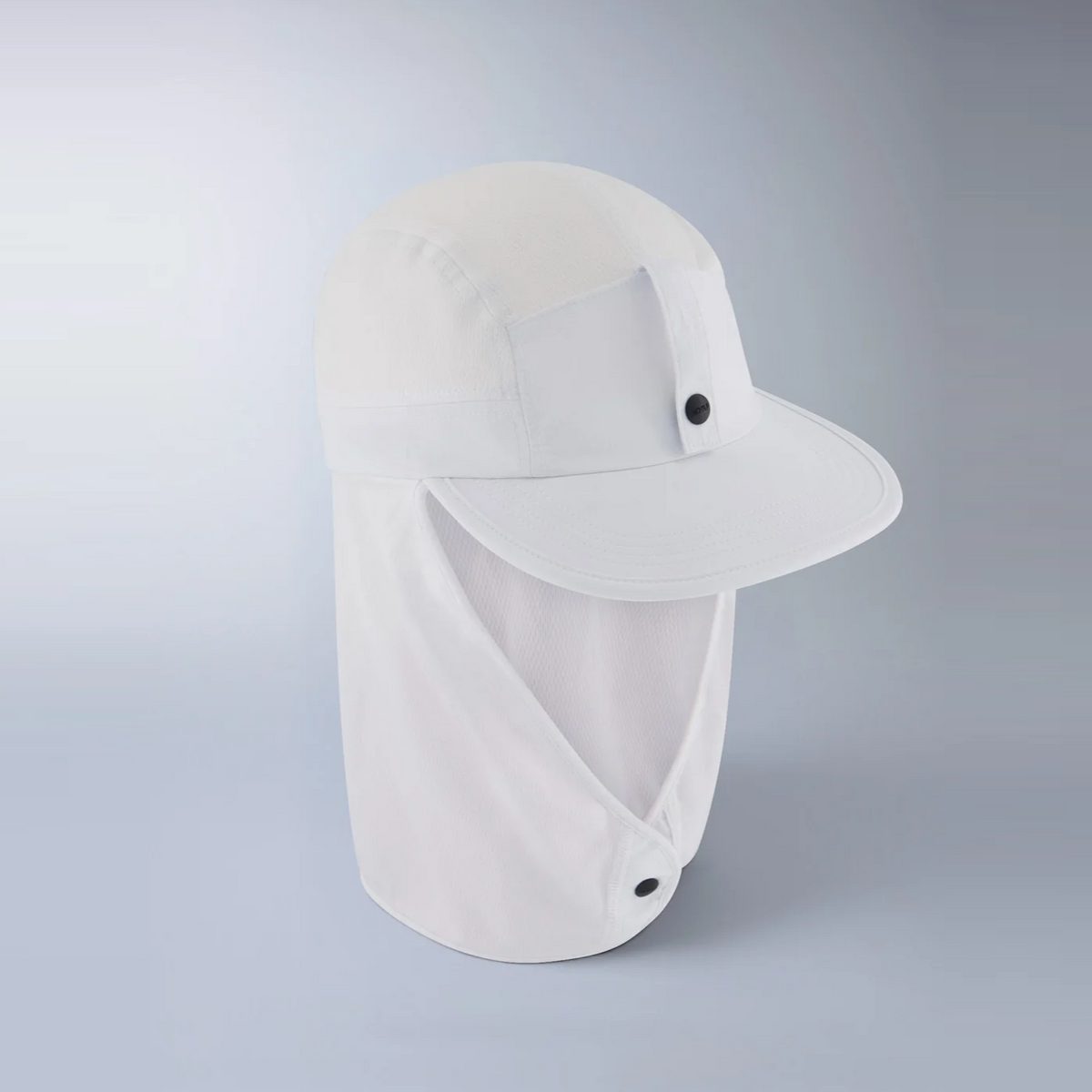 2XU Trail Legionnaire Cap | White / White