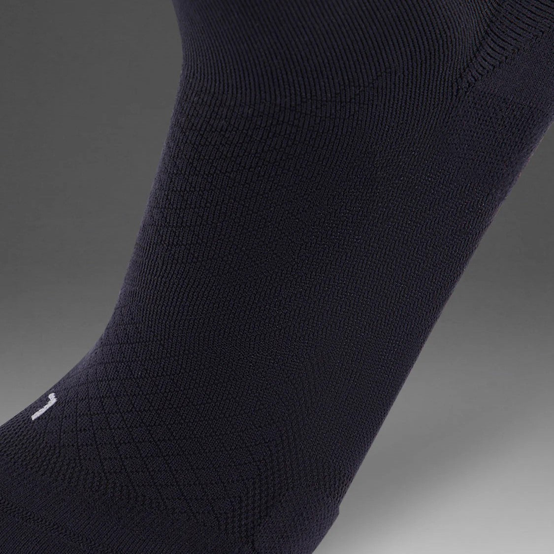 2XU Vectr Reflective Socks | Light Cushion | Crew Length | Black / Silver Reflective