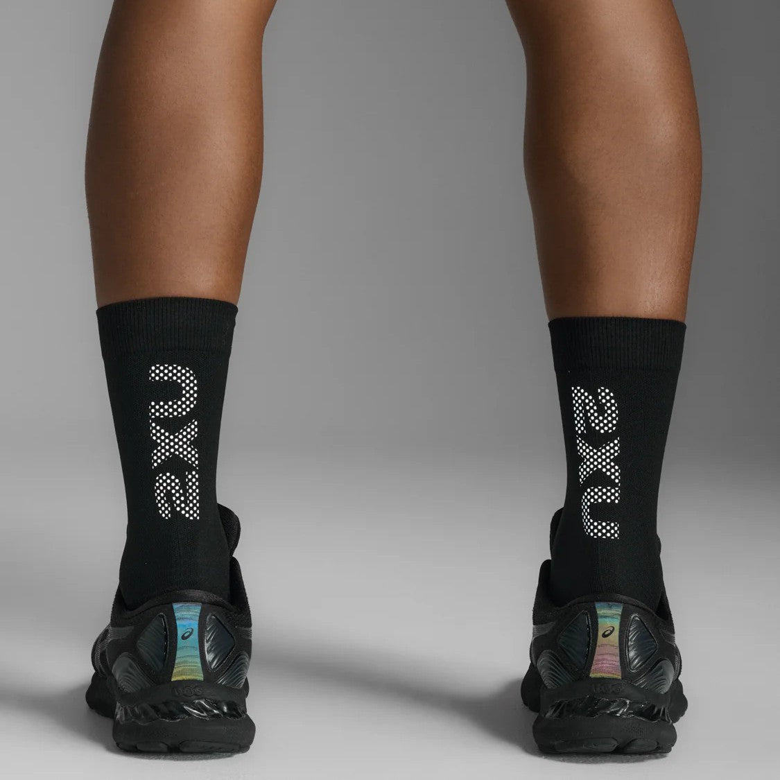 2XU Vectr Reflective Socks | Light Cushion | Crew Length | Black / Silver Reflective