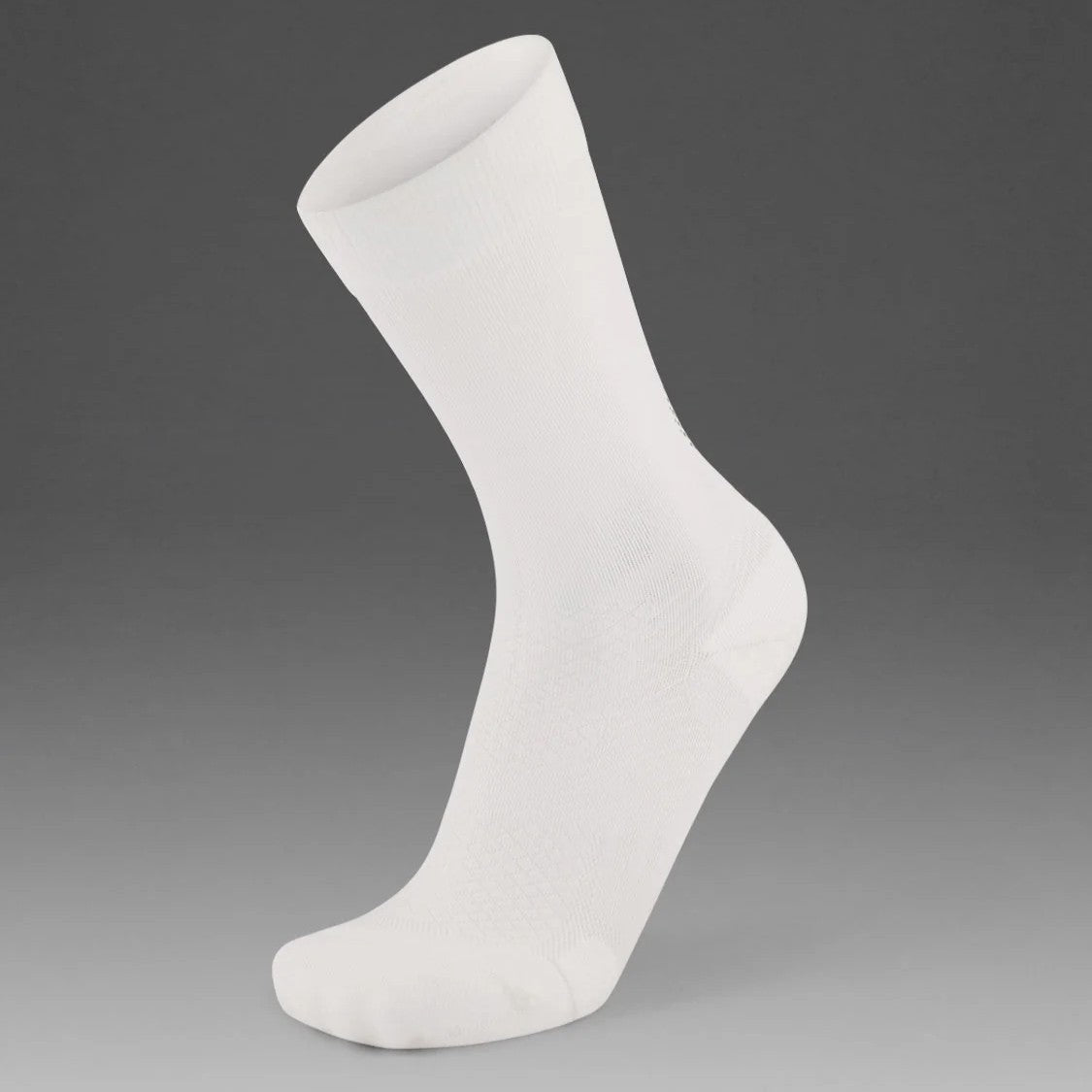 2XU Vectr Reflective Socks | Light Cushion | Crew Length | White / Silver Reflective