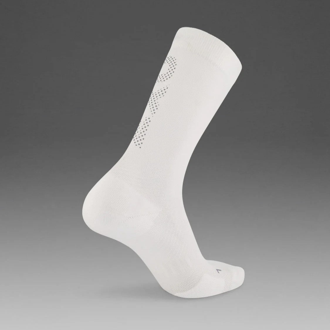 2XU Vectr Reflective Socks | Light Cushion | Crew Length | White / Silver Reflective