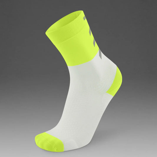 2XU Vectr Reflective Socks | Light Cushion | Crew Length | White / Volt
