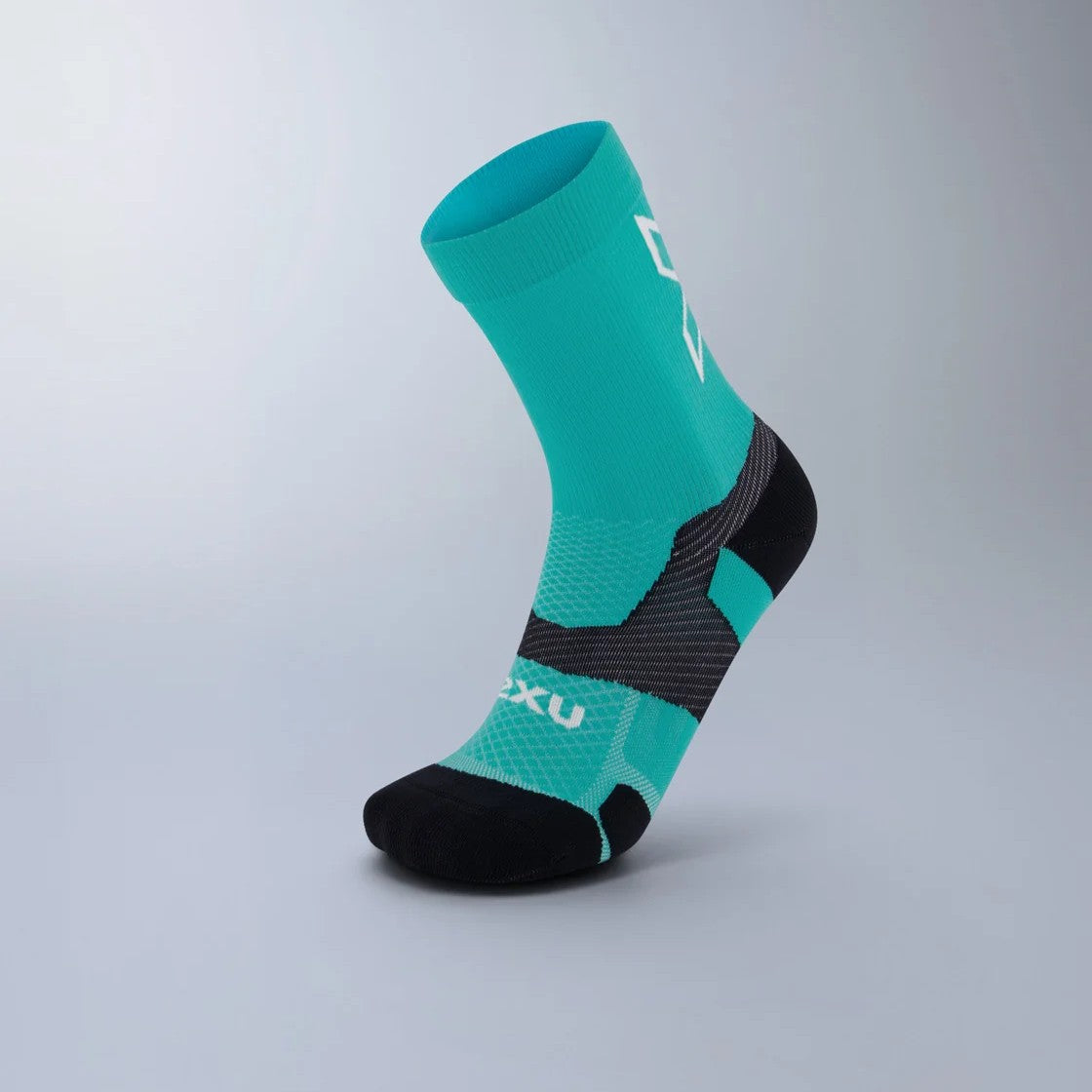 2XU Vectr Socks | Light Cushion | Crew Length | Aurora / Black