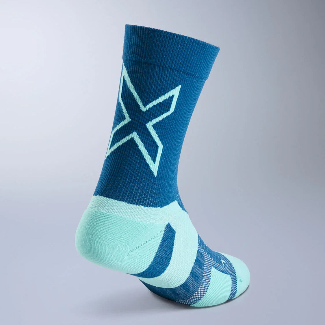 2XU Vectr Socks | Light Cushion | Crew Length | Majol / Jelly Mint
