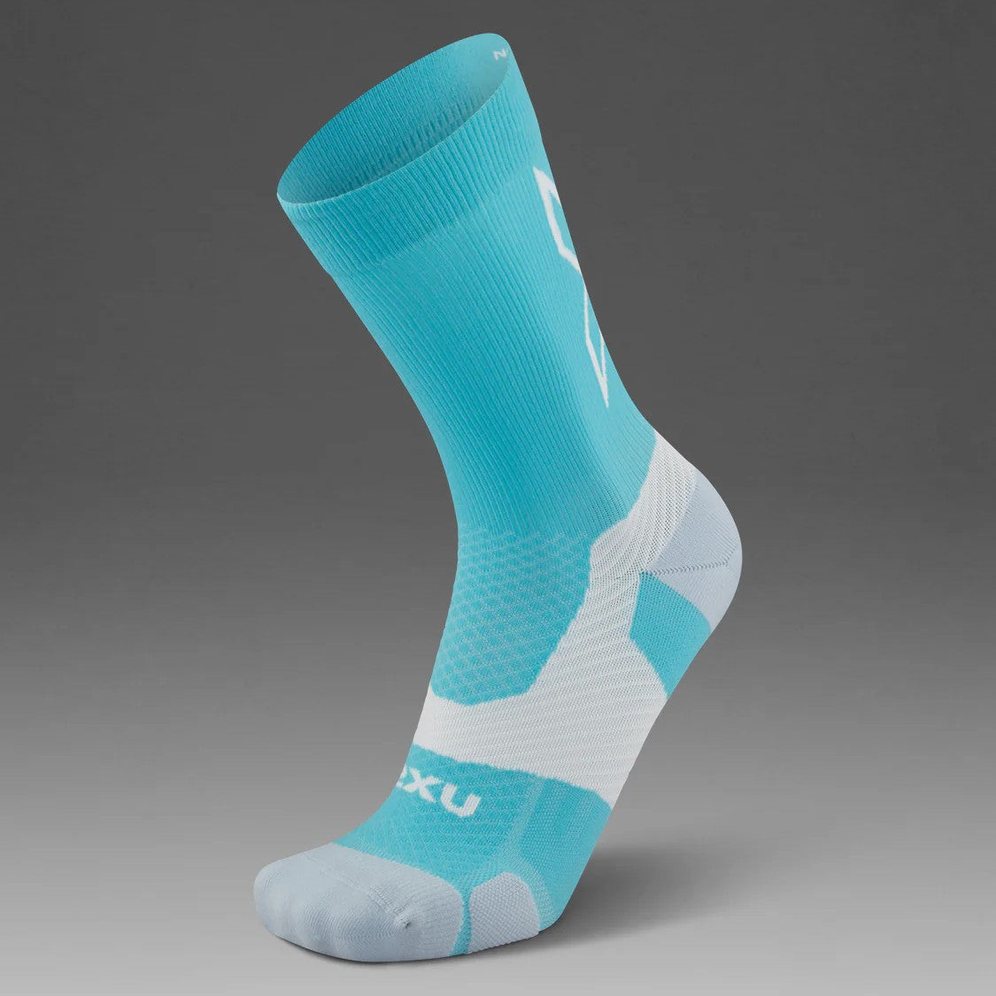 Vsctr 2XU Vectr Socks | Light Cushion | Crew Length | Moonstone / Black – The ...