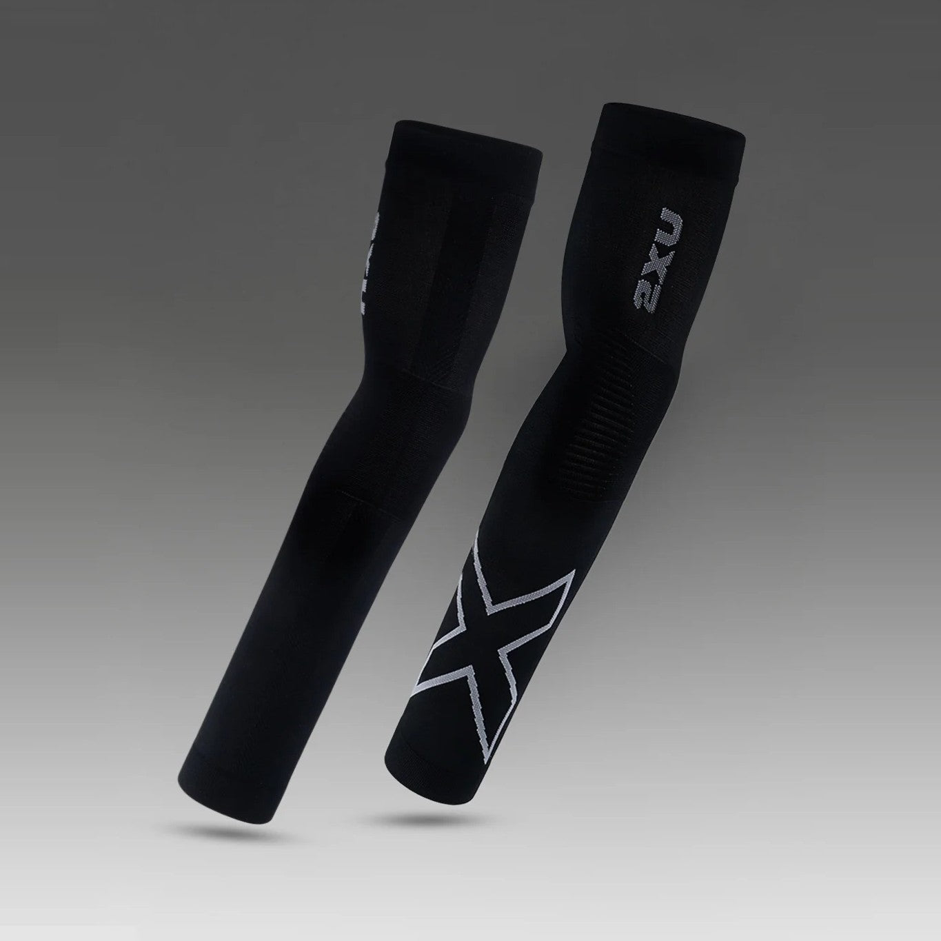 2XU Flex Run Compression Arm Sleeves | Black / Grey