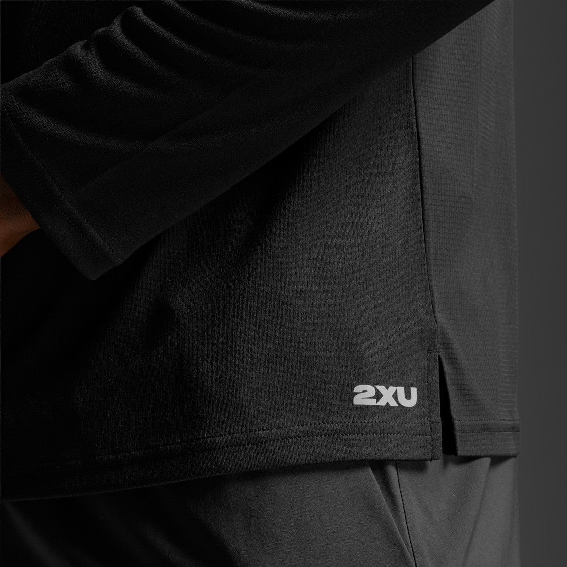 2XU Aero Mesh Long Sleeve Tee | Black / Silver Reflective | Mens