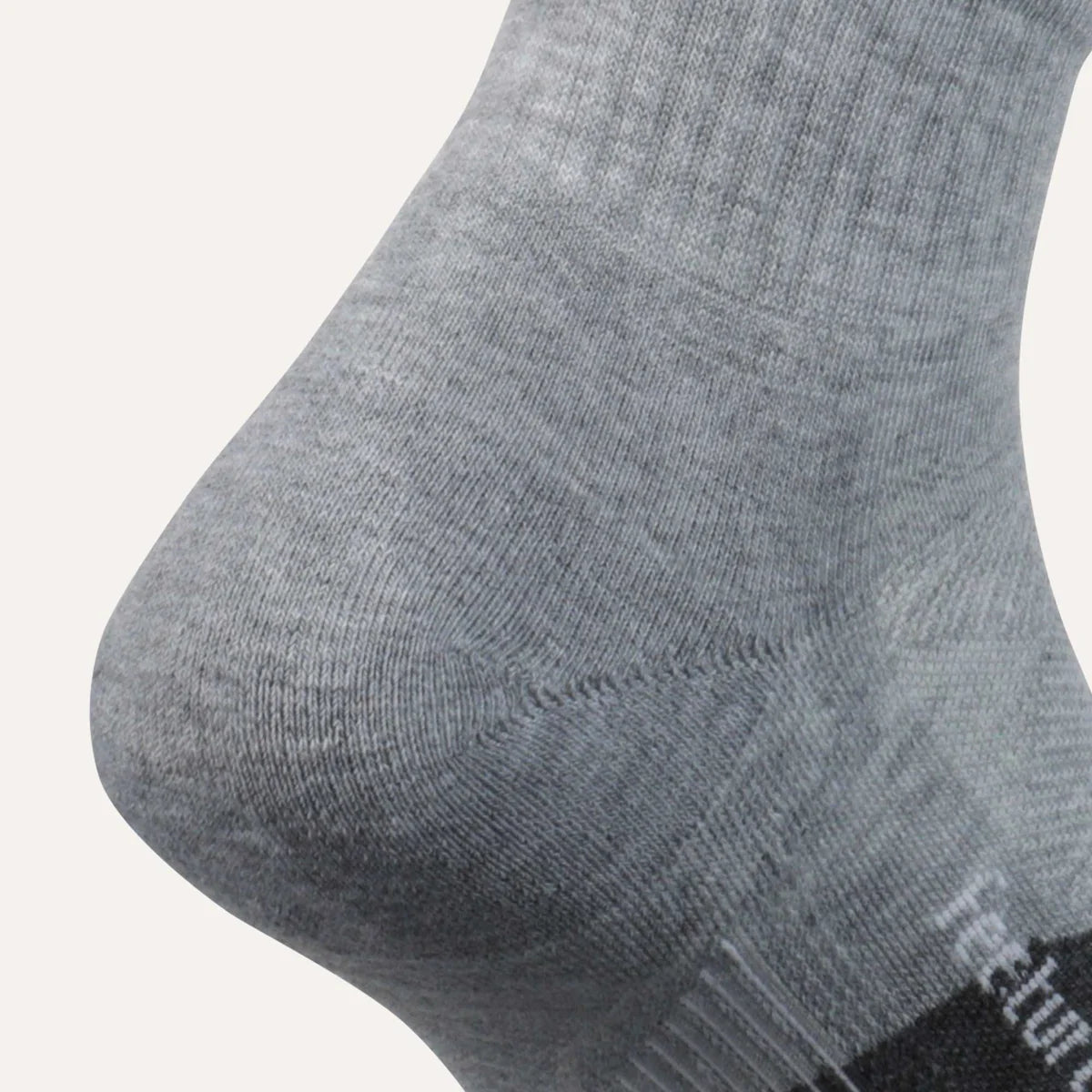 Feetures Trail | Max Cushion | Quarter Length | Light Grey
