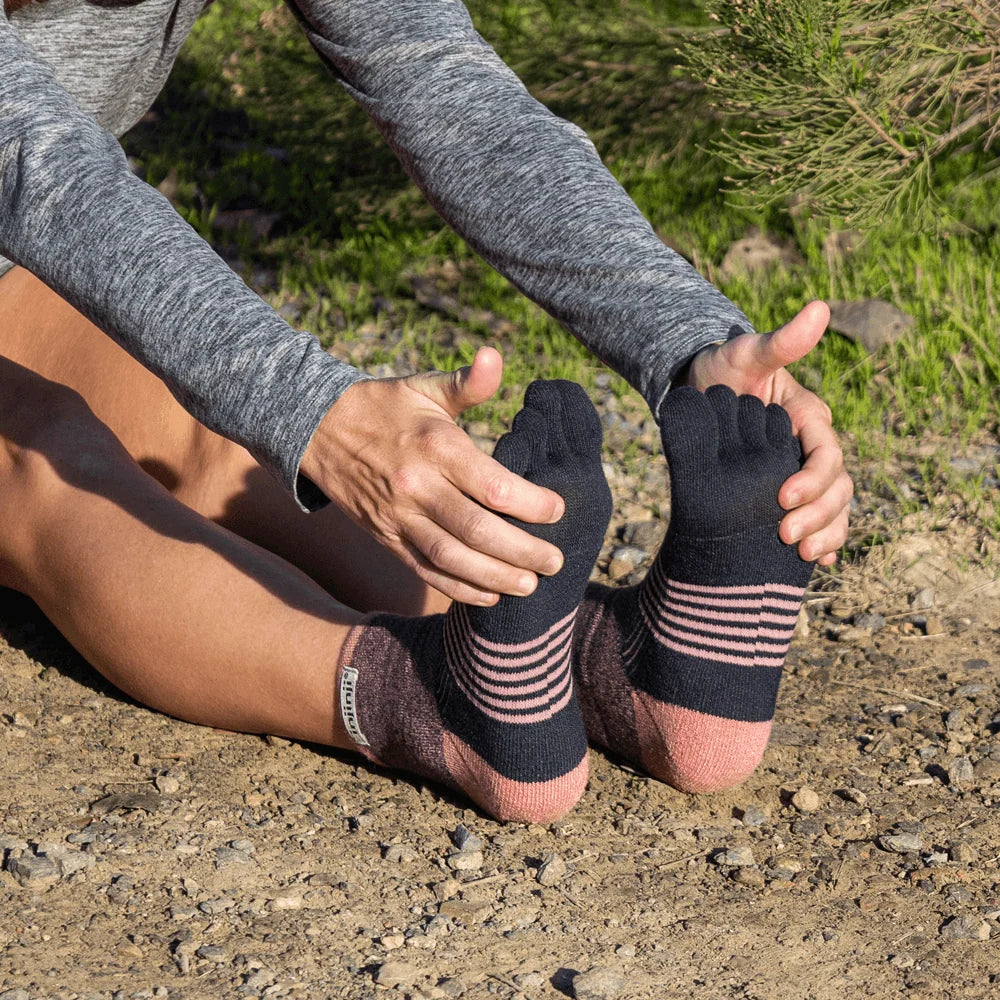 Injinji Trail Sock | Midweight | Mini-Crew | Raven | Womens