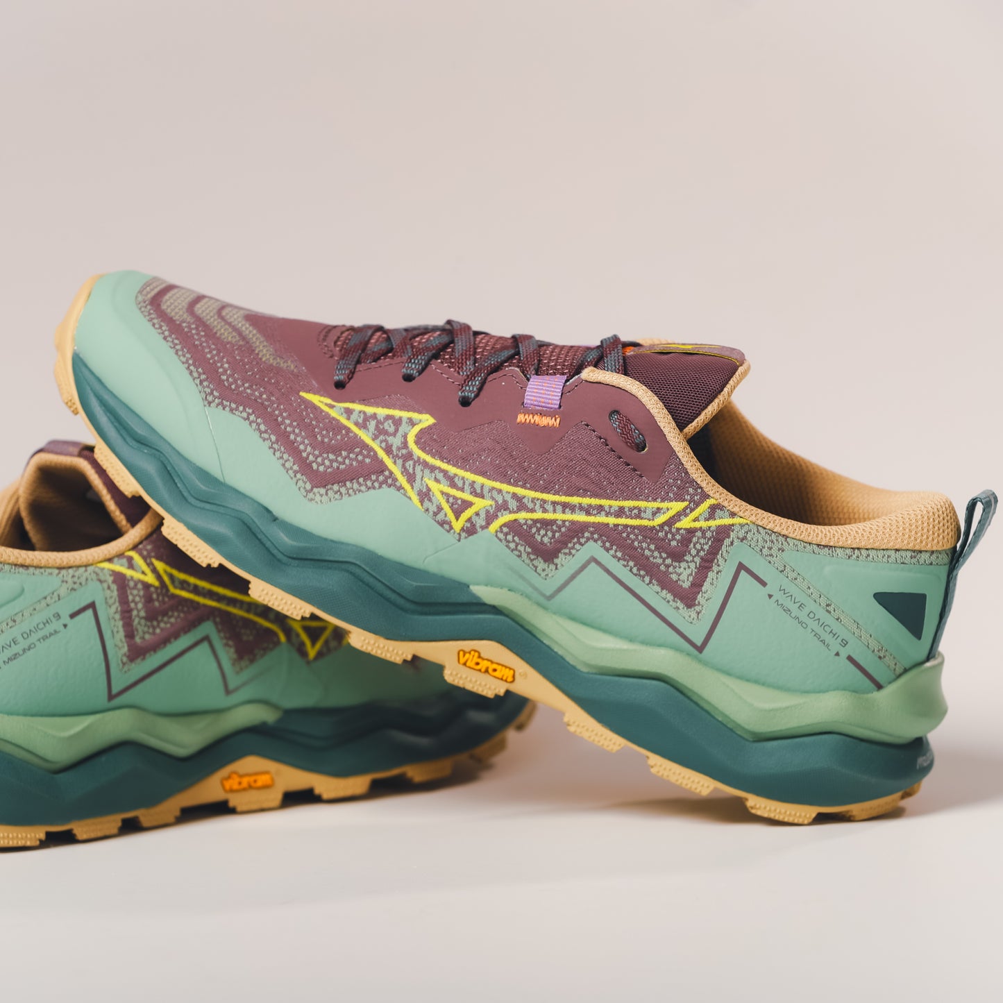 Mizuno Wave Daichi 9 | Granite Green / Fortune Yellow / Pale Khaki | Womens