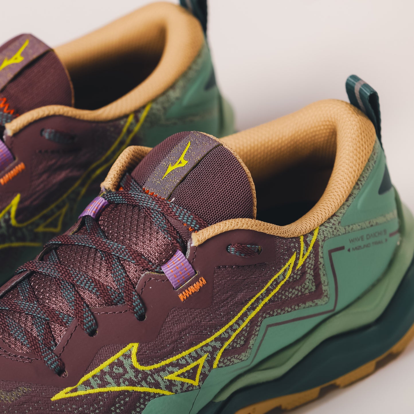 Mizuno Wave Daichi 9 | Granite Green / Fortune Yellow / Pale Khaki | Womens