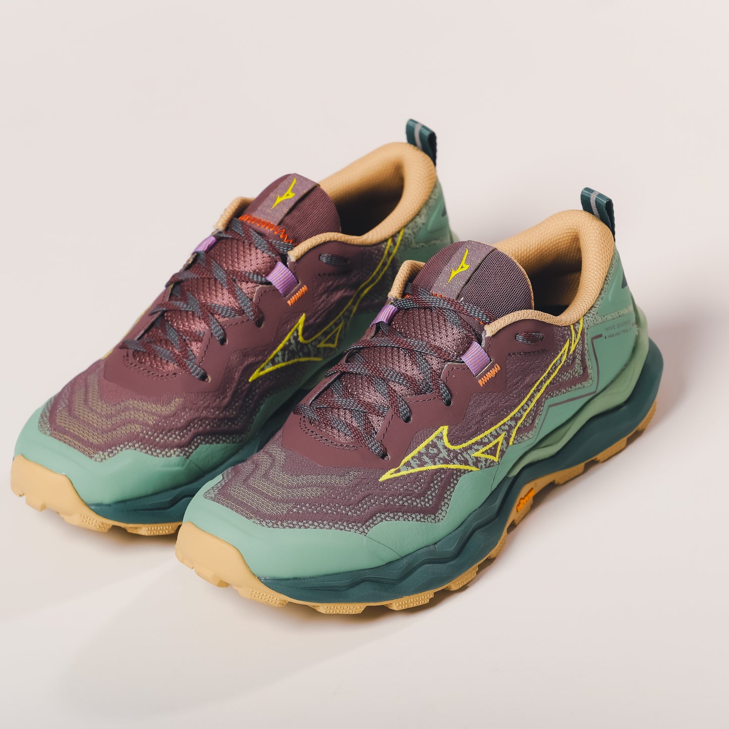 Mizuno Wave Daichi 9 | Granite Green / Fortune Yellow / Pale Khaki | Womens