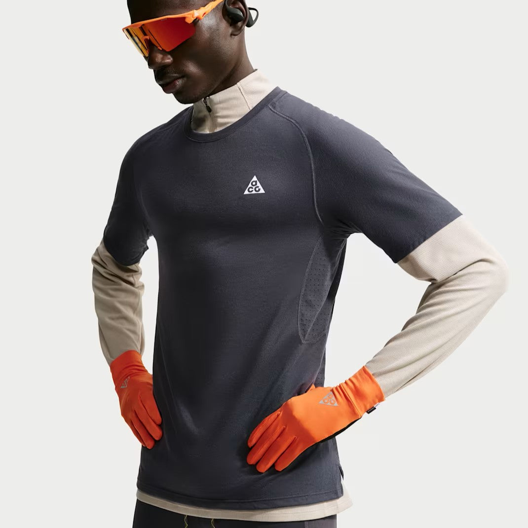 Nike ACG Solar Chase Tee | Gridiron / Summit White | Mens