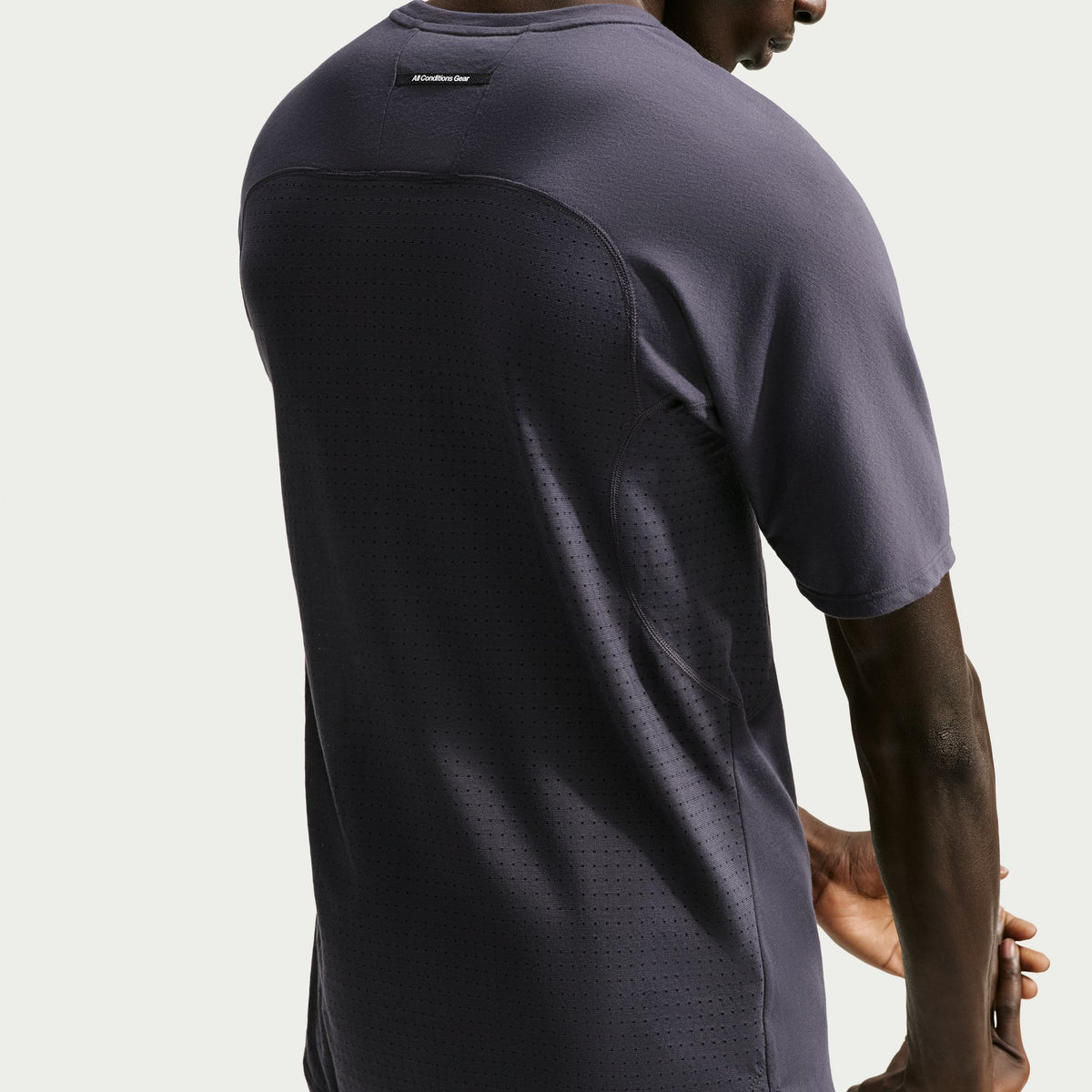 Nike ACG Solar Chase Tee | Gridiron / Summit White | Mens