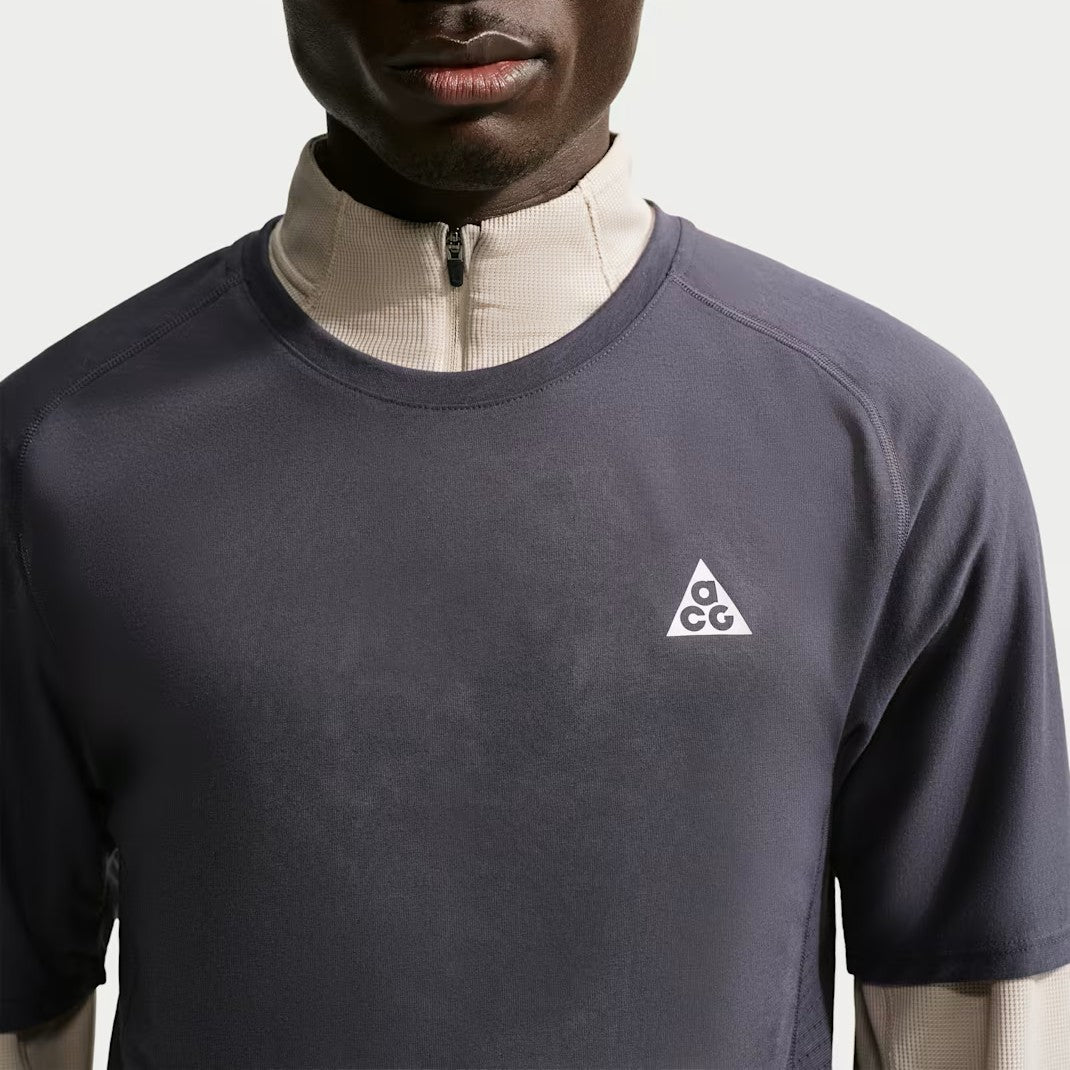 Nike ACG Solar Chase Tee | Gridiron / Summit White | Mens