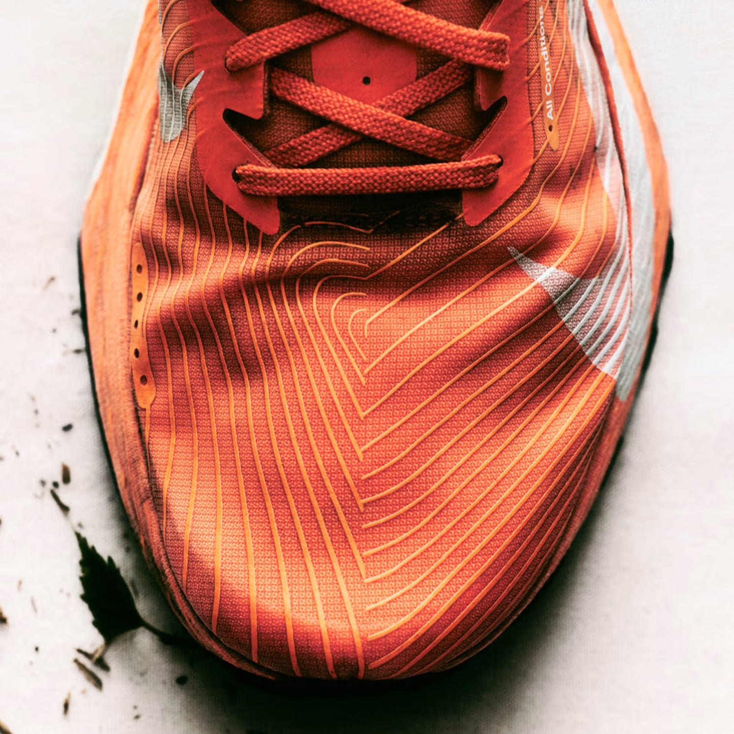 Nike ACG Ultrafly | Hyper Crimson / White / Total Orange | Unisex