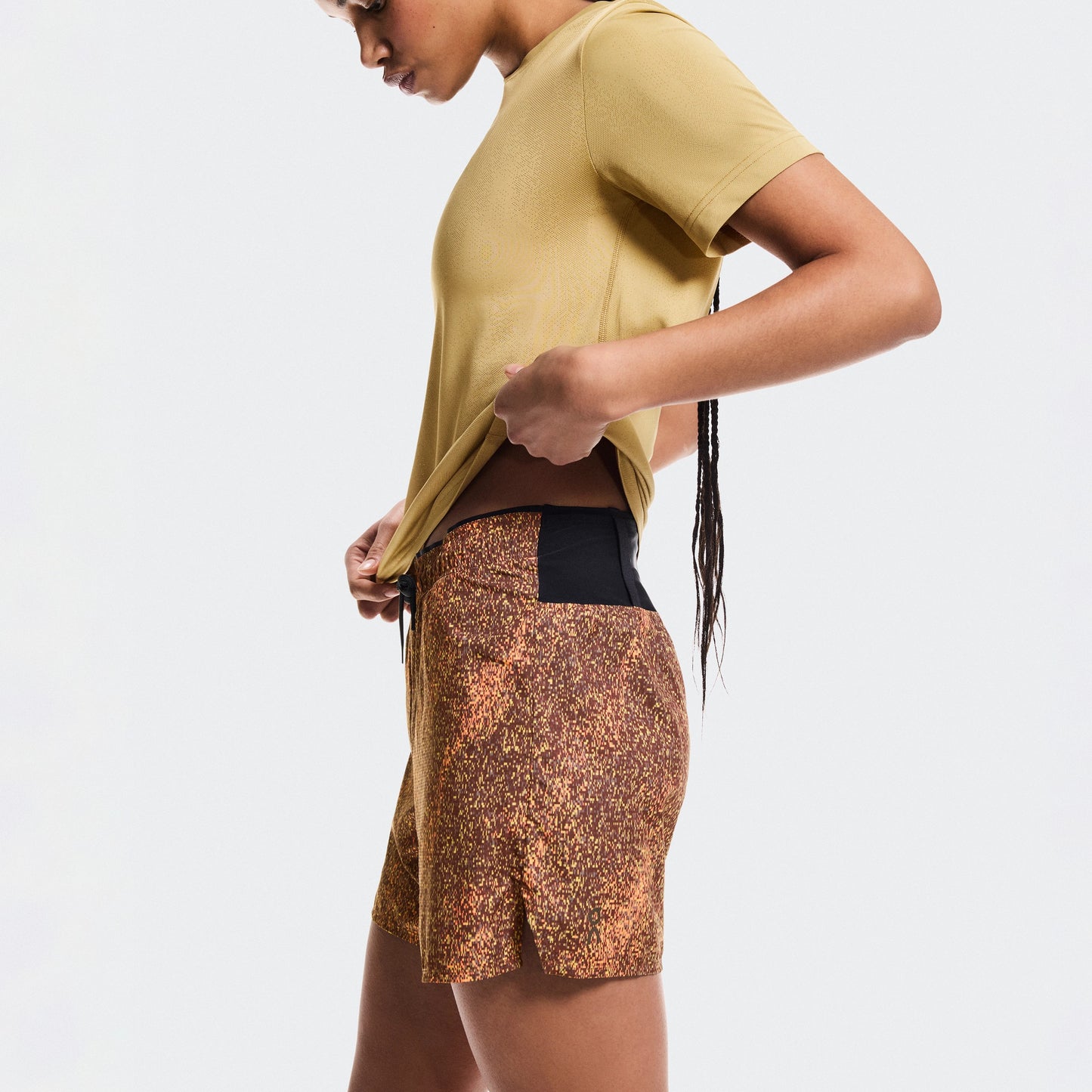 On Trail Shorts | Black / Gobi | Womens