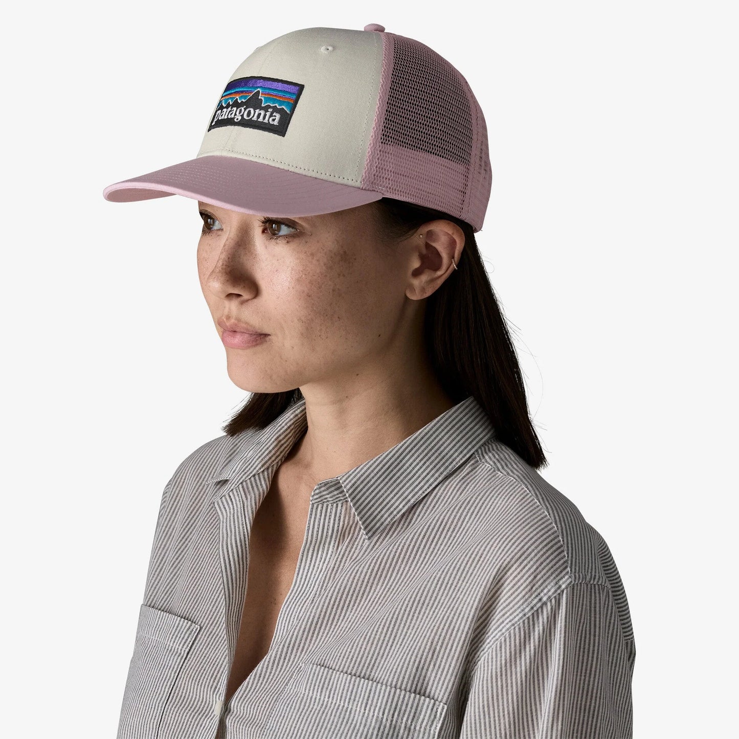 Patagonia P-6 Logo Trucker Hat | White / Quiet Violet