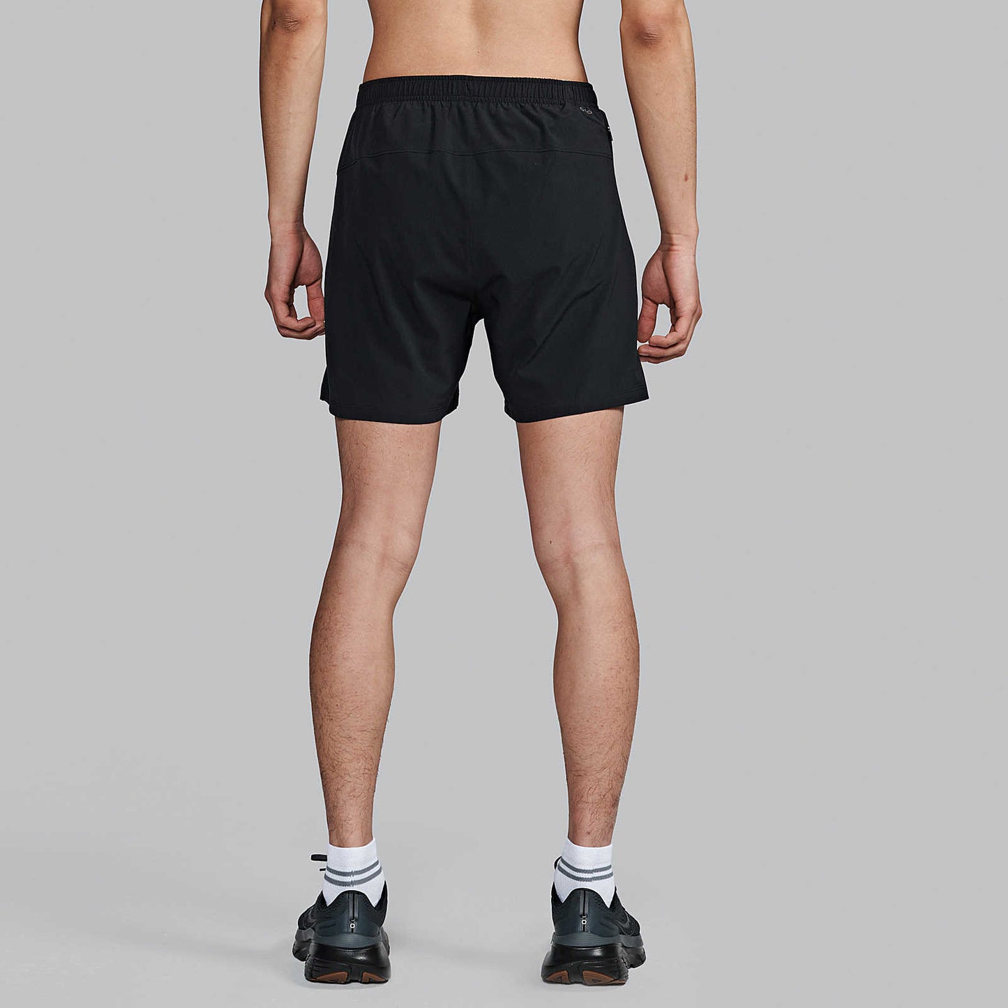 Saucony Outpace 5" Shorts | Black | Mens