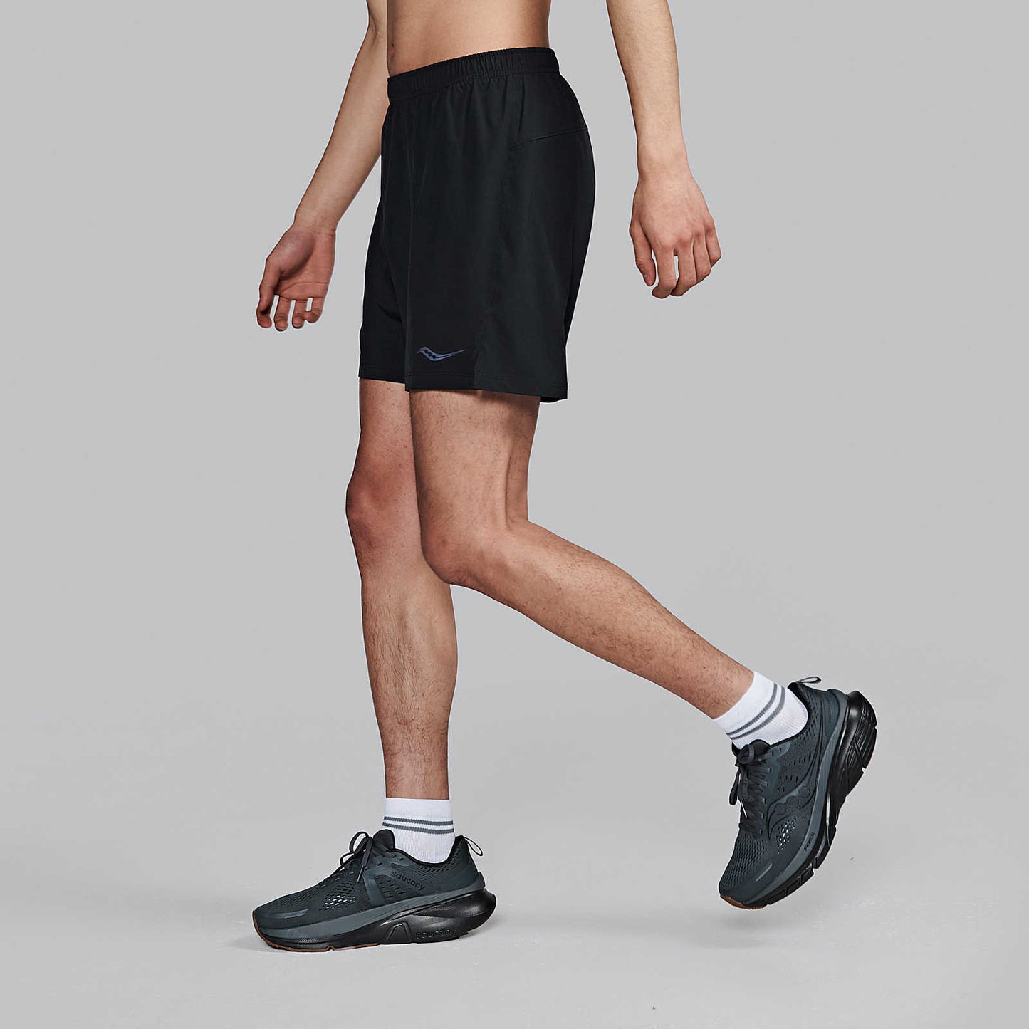 Saucony Outpace 5" Shorts | Black | Mens
